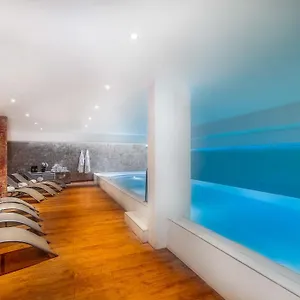 4* מלון Montaigne & - Centre